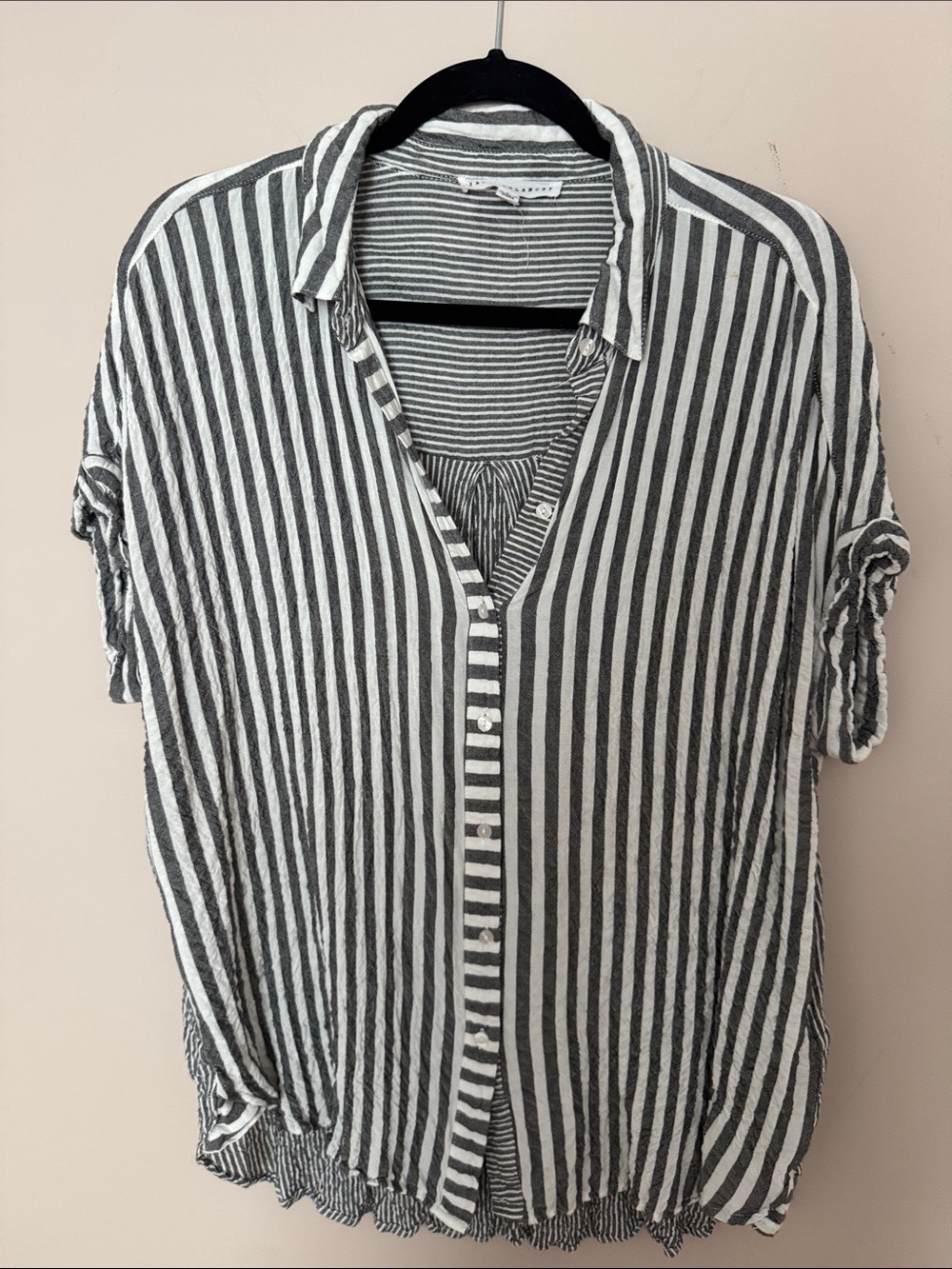 Jane+Delancey Grey and White Button Down Top